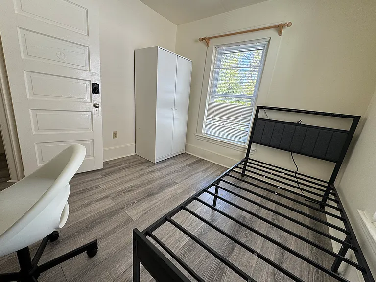 130 Roosevelt Ave #5 — Photo 14