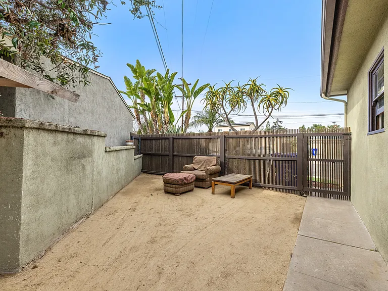 6323 Mesita Dr — Photo 15