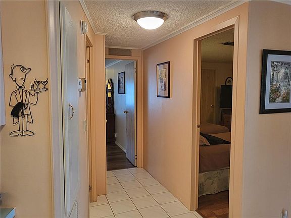 4th image of 918 Oleander Cir