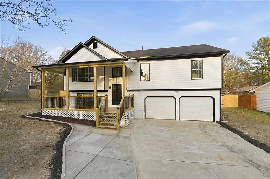 5 bed, 2238 sqft, $2,850 — Photo 1