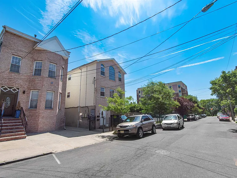 28 Armstrong Ave #2 — Photo 21
