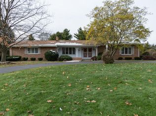 261 Club View Dr, Kalamazoo, MI 49009