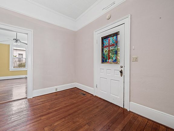 4th image of 215 E Church St