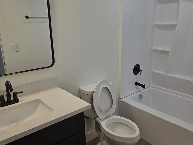 754 S 96th Pl #B — Photo 4