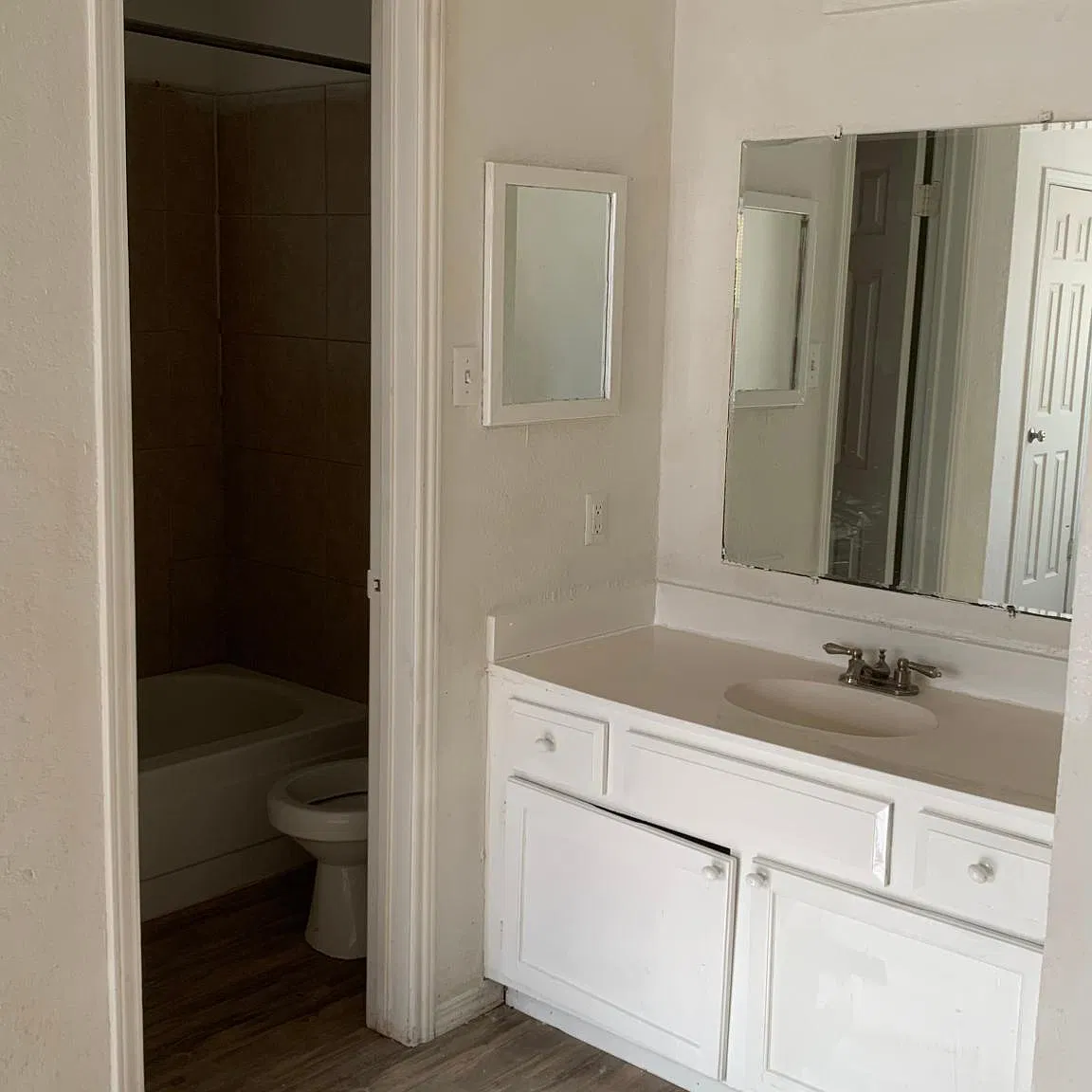 810 Midcreek Dr — Photo 3