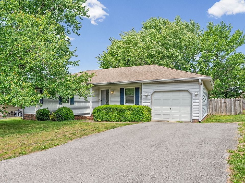 1st image of 535 Fox Chase Ct