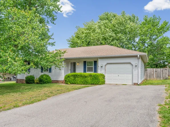 535 Fox Chase Ct, Hopkinsville, KY 42240