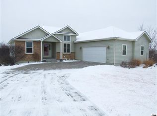6677 Crescent Rim Dr, Ozawkie, KS 66070
