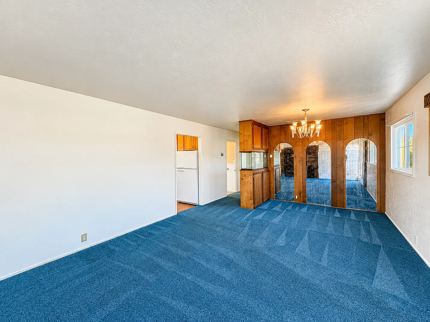Charming 2-Bedroom Home with Spacious Sunroom, Large Backyard & Detached 2-Car Garage! — Photo 2