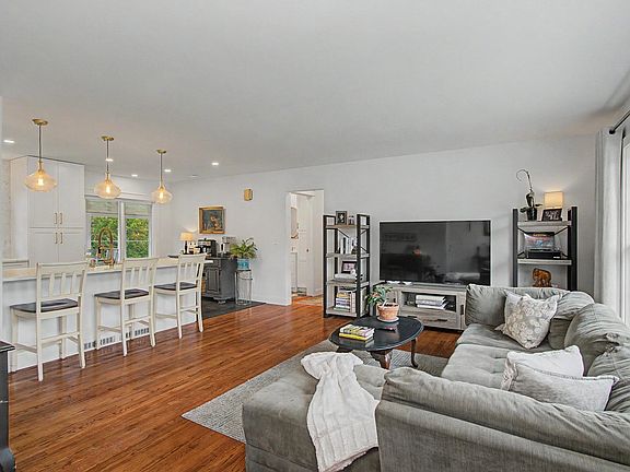 5th image of 49 Helen Avenue
