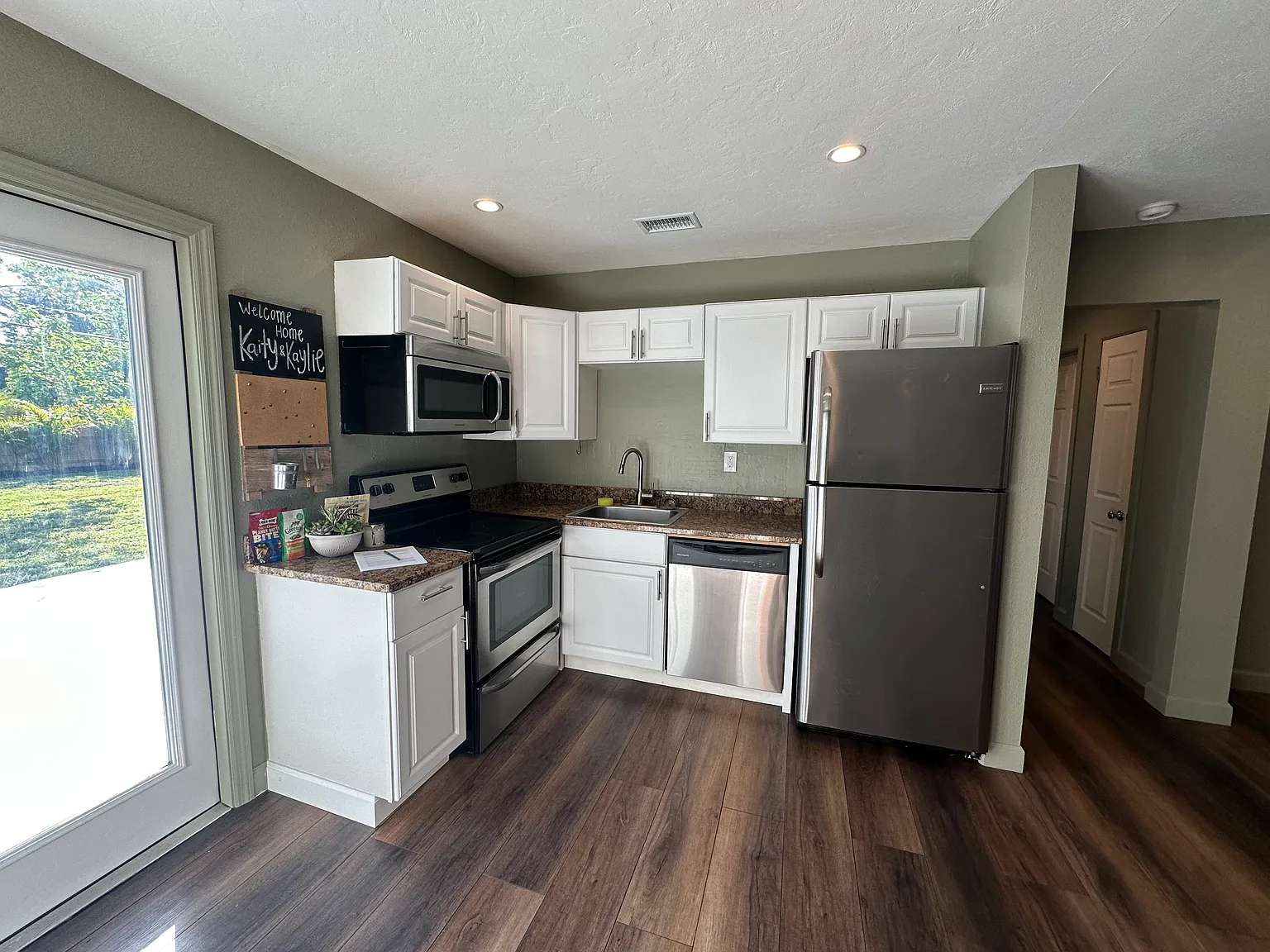 3 bed, 1105 sqft, $2,600 — Photo 4