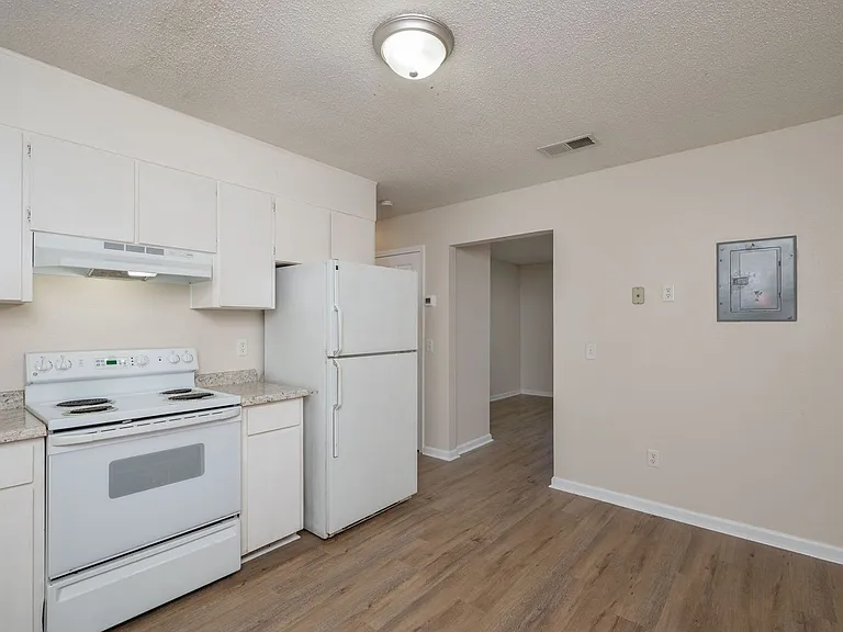 709B Greenwood St — Photo 10
