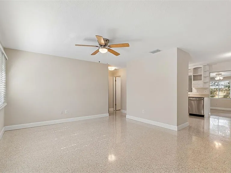 200 Evelyn Ave — Photo 2