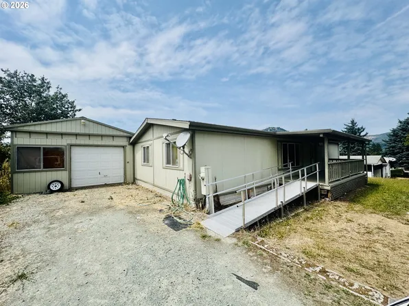131 Allan St, Myrtle Creek, OR 97457