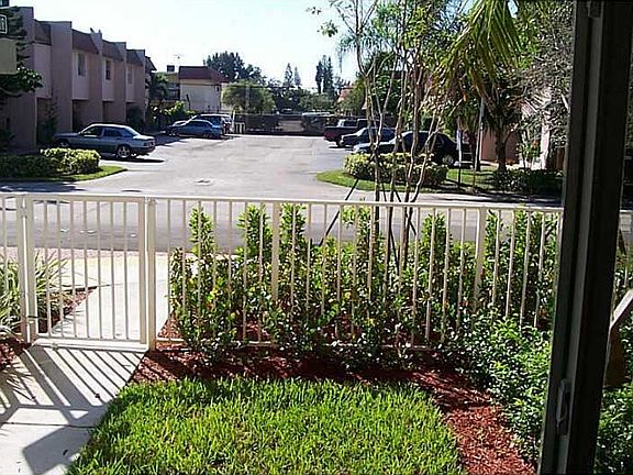 5th image of 6654 Town Square Dr