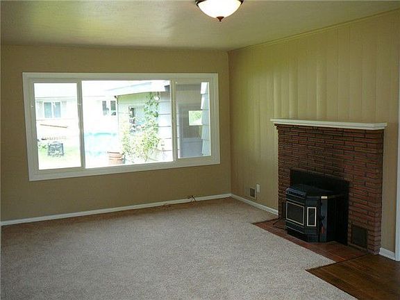 3rd image of 2411 Lakehurst Dr