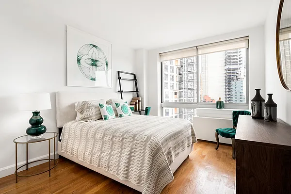 Rented by Compass | media 71