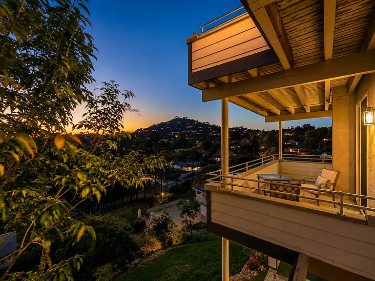 4350 Alta Mira Dr — Photo 36