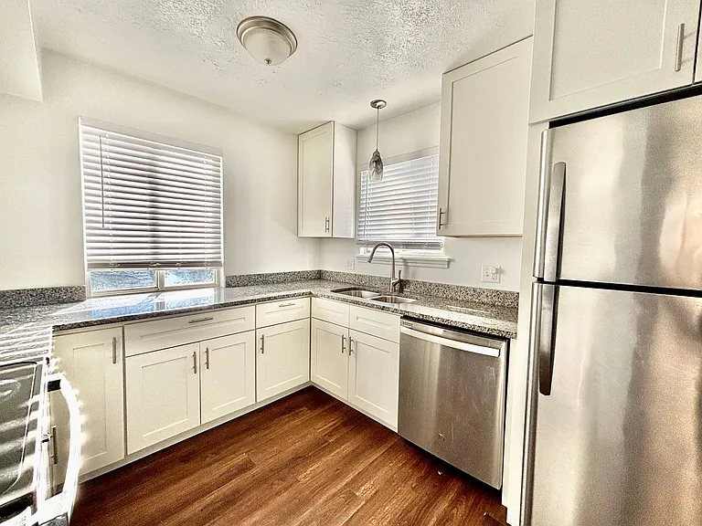 4420 Jarboe St — Photo 7