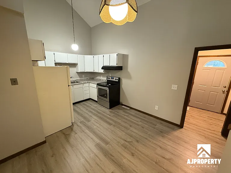 516 N Cliff Ave — Photo 4