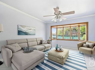 21-08 Ditmars Blvd, Astoria, NY 11105