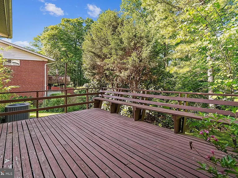 7608 Wellesley Dr — Photo 31
