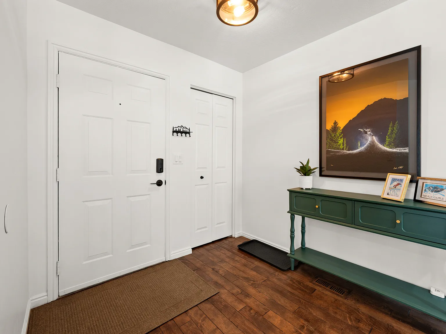4 bed, 3.5 bath, 2630 sqft, $3,925 — Photo 4