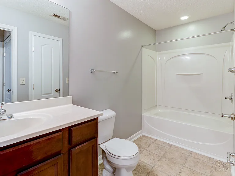 Crossroads Apartments — Photo 11