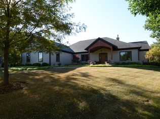 9025 Montrose Ct, Crystal Lake, IL 60014