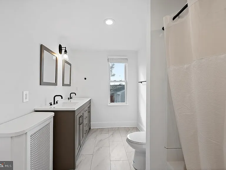 4578 Mitchell St — Photo 15