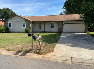 122 Foxwood Cir, Bonaire, GA