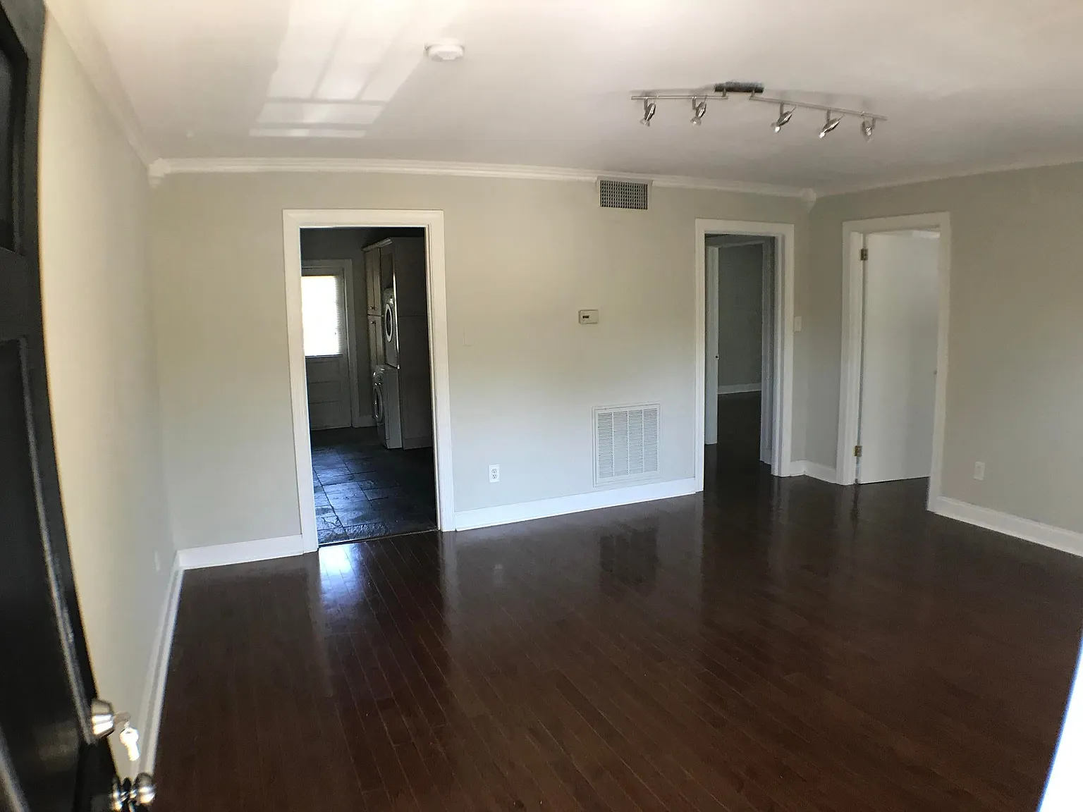 2 bed, 774 sqft, $1,900 — Photo 3
