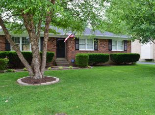 618 Stivers Rd, Woodlawn Park, KY 40207