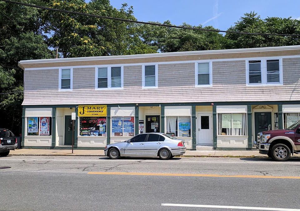 Located in the heart of Riverside Square