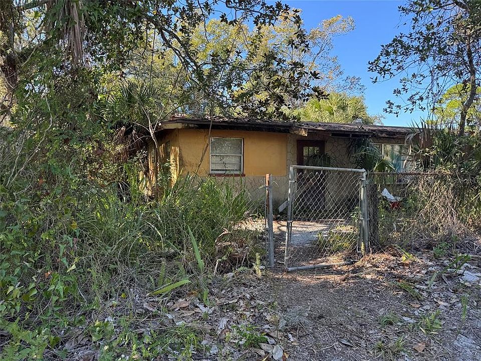 2nd image of 8153 OAKLEAF AVENUE
