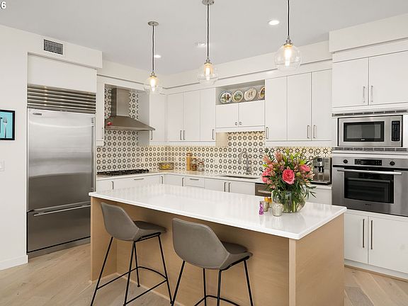 5th image of 2351 NW Westover Rd Unit 702