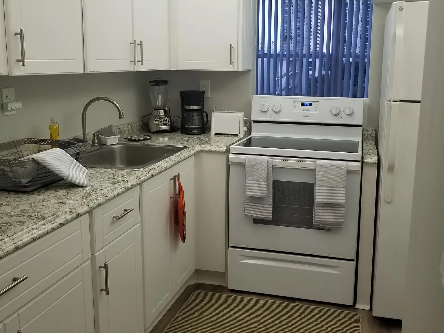 1 bed, 1.5 bath, 690 sqft, $1,890 — Photo 1