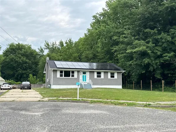 11 Leap Ct, Pennsville, NJ 08070