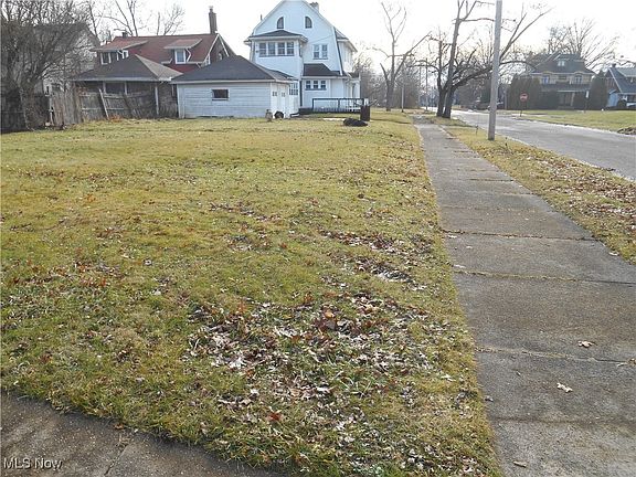 21st image of 1683 Juanita Ave