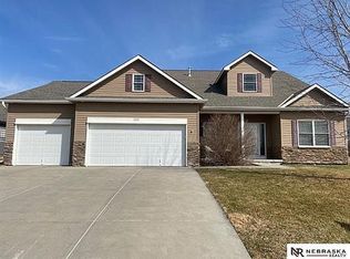 2311 Placid Lake Dr, Papillion, NE 68046