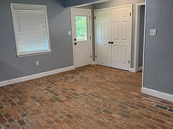 4th image of 60 Country Park Dr