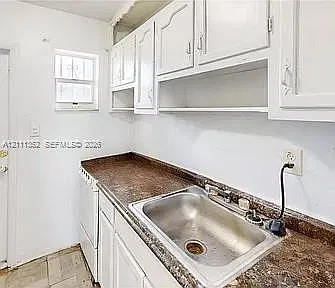 Coral Bay Manor — Photo 3