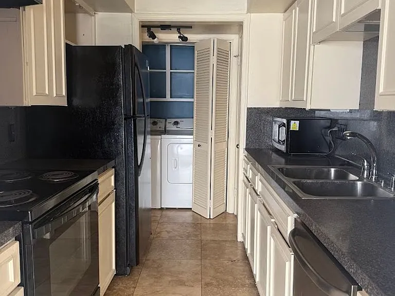 2704 San Pedro St #14 — Photo 8