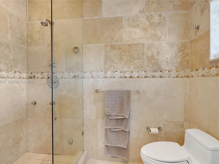 350 Redwood Ln — Photo 22