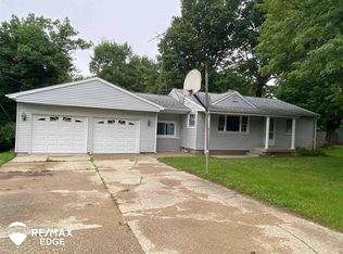 830 W Barnes Rd, Fostoria, MI 48435