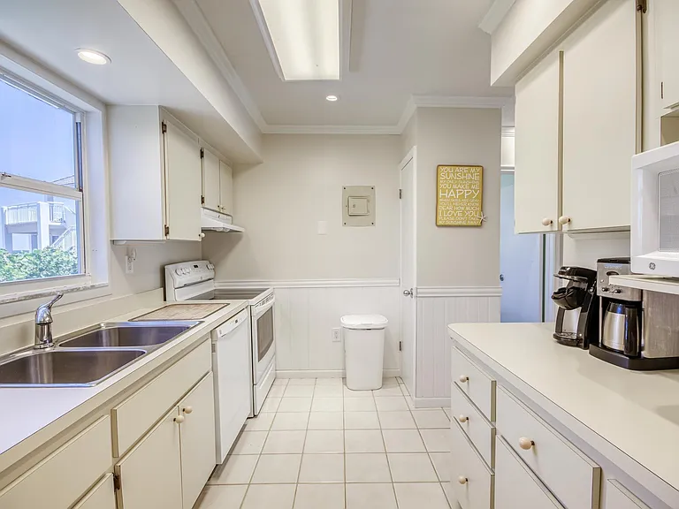 1501 NE Ocean Blvd #8 — Photo 16