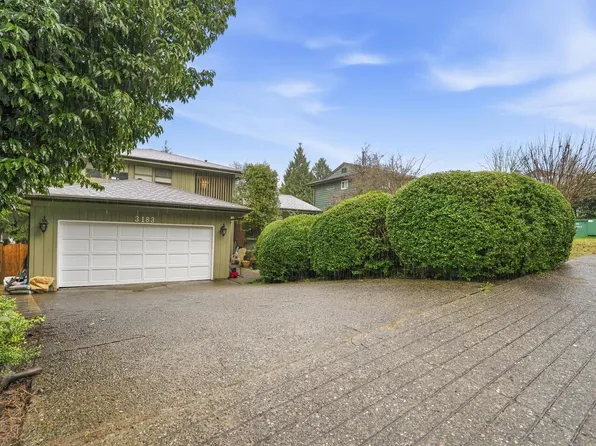 3183 Beacon Dr, Coquitlam, BC V3C 3W7