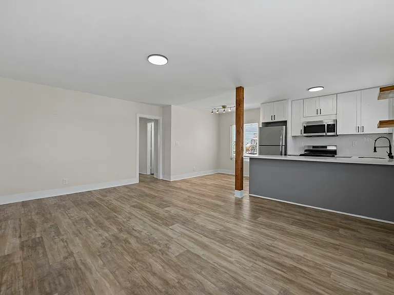 4022 42nd St #9 — Photo 3
