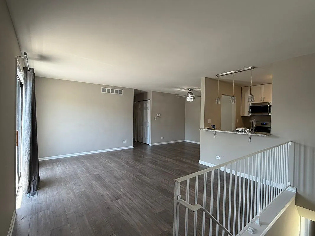 2 bed, 1.0 bath, 966 sqft, $2,100 — Photo 2