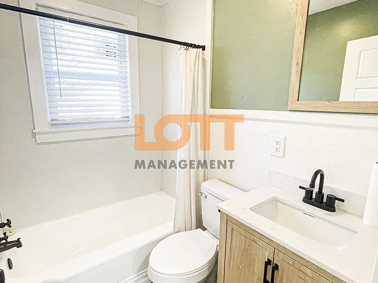 1 Hollywood Cir — Photo 17